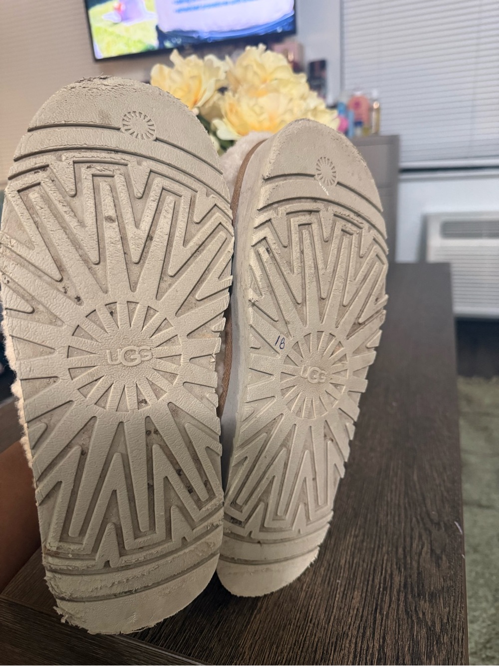 Ugg - Picture 5 of 5